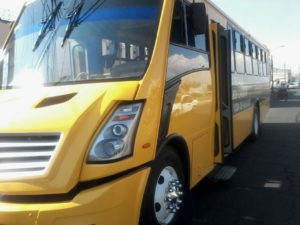 Autobús de transportes escolares